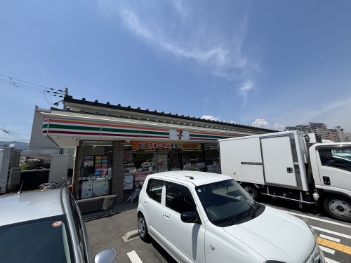 コンビニ　セブンイレブン 神戸記田町3丁目店（コンビニ）まで620m