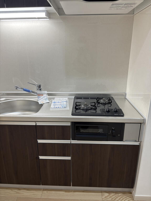 キッチン　グリル付き2口コンロ　※同タイプ別部屋のお写真です。