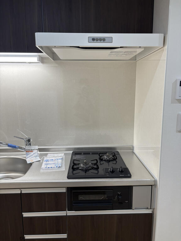 キッチン　グリル付き2口コンロ　※同タイプ別部屋のお写真です。