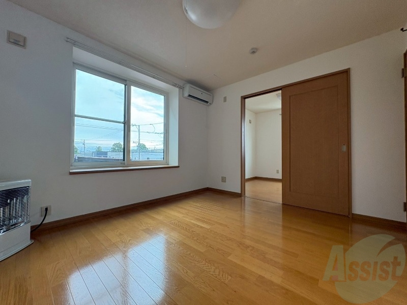 居室・リビング　広くてきれいなリビングです！快適に過ごせそうですね。