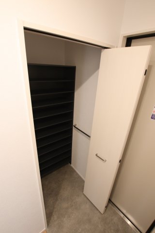 収納　シューズクローク