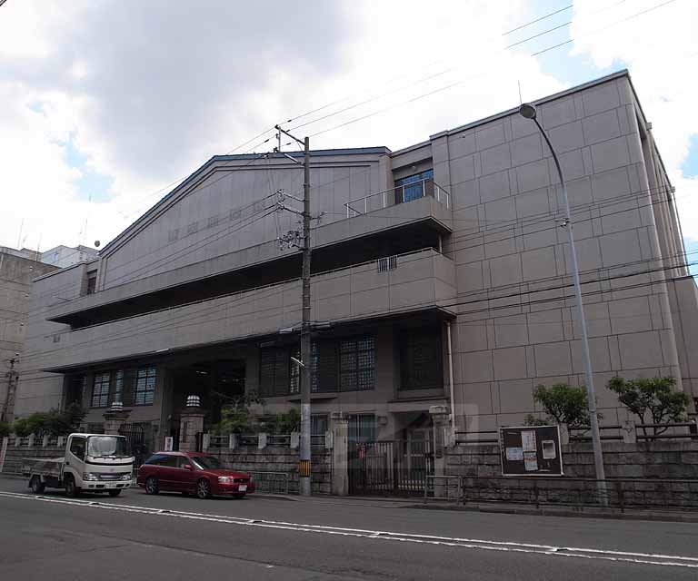 中学校　洛友中学校（中学校）まで282m