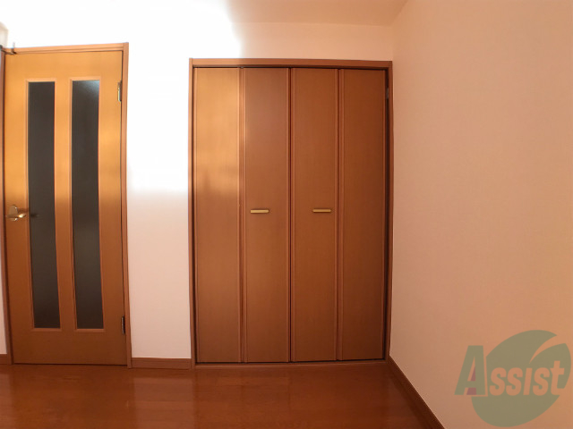 収納　収納はこちらのクローゼットをお使いください。