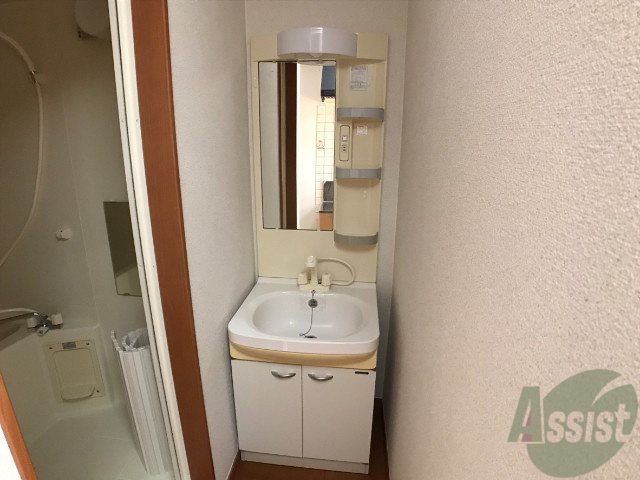 洗面設備　洗面台は独立しています。朝の身支度はこちらでどうぞ～