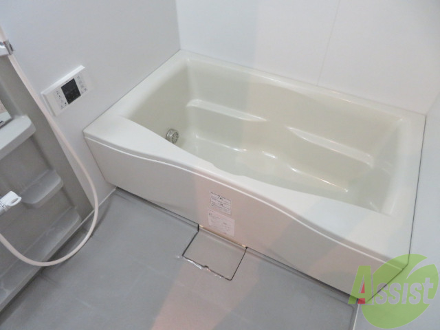 バス・シャワールーム　お風呂はこんな感じです。追い炊き機能があるので便利です