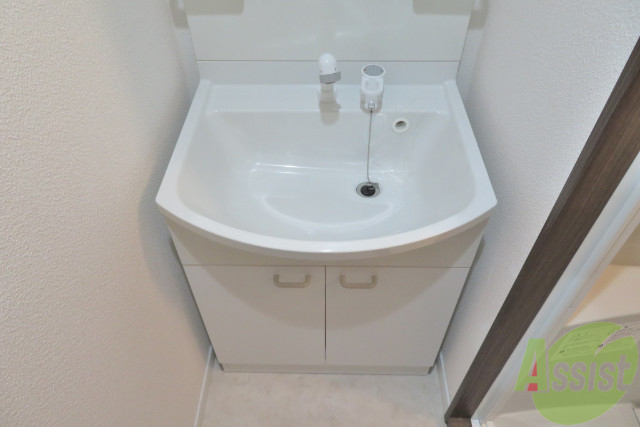 洗面設備　独立洗面台です。朝の身支度が楽しくなりそうですね。