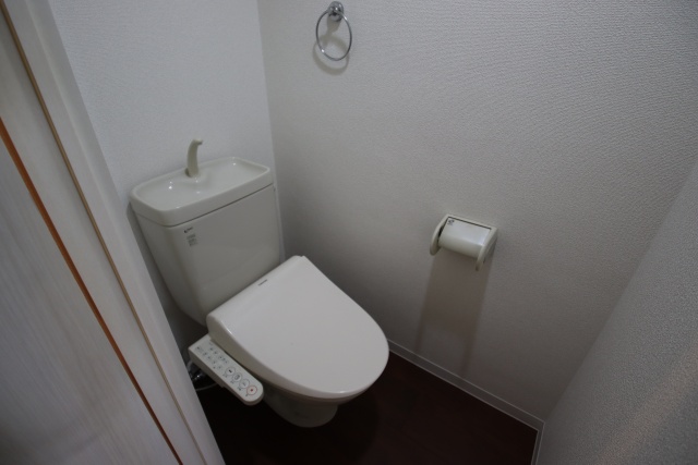 トイレ　※別室の参考写真の為、現況優先です。