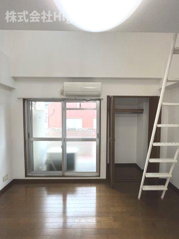 居室・リビング　こちらの居間で趣味の時間をお楽しみください