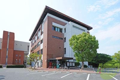 図書館　神戸市立図書館須磨図書館（図書館）まで924m
