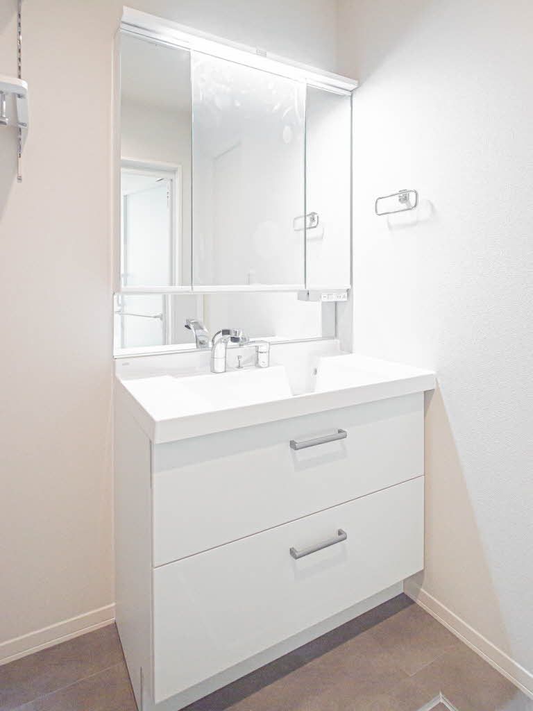 洗面設備　洗面所　毎日使うものだからこそシンプルに。忙しい毎朝を迎え…