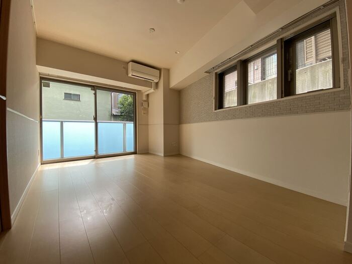 居室・リビング　内観1