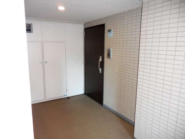 玄関　同建物の別部屋の写真