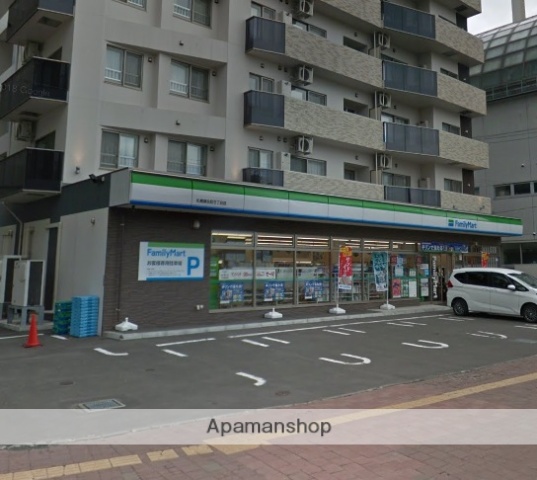 コンビニ　ファミリーマート（コンビニ）まで295m