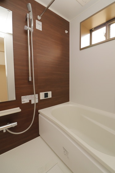 バス・シャワールーム　※別部屋の写真です