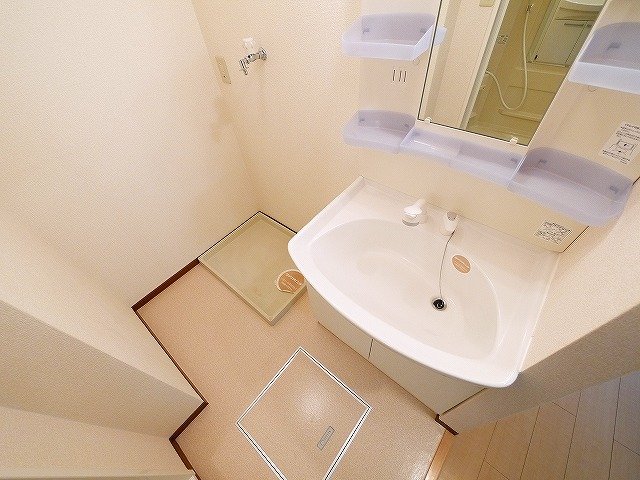 洗面設備　スペースが確保できる洗面所です