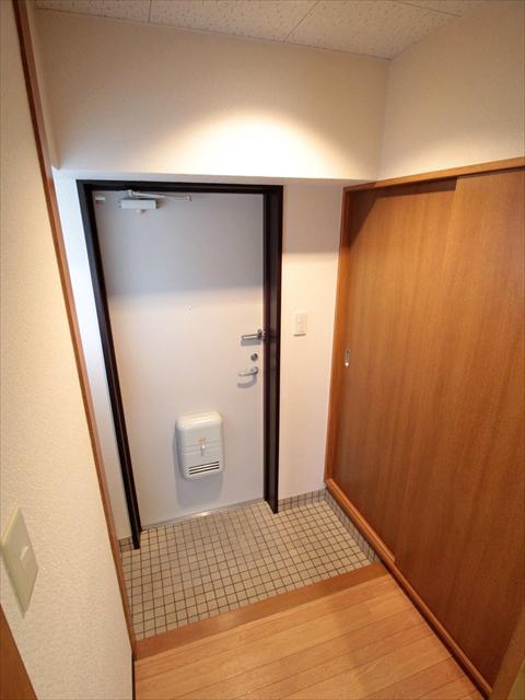 玄関　松山市平和通　エンゼルコート古町　玄関