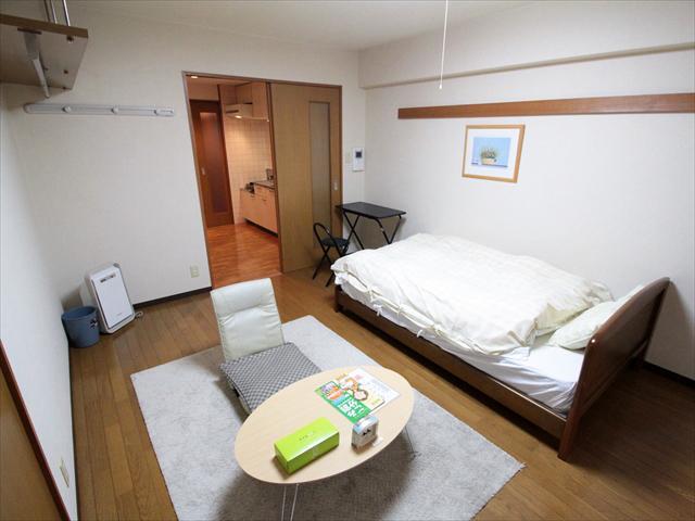 居室・リビング　松山市平和通　エンゼルコート古町　リビング