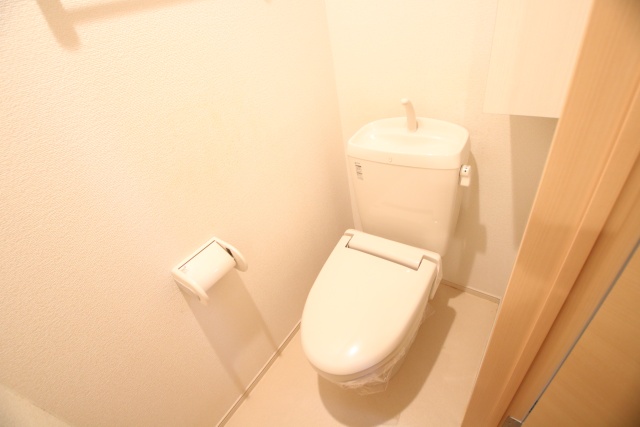 トイレ　※別室の参考写真の為、現況優先です。