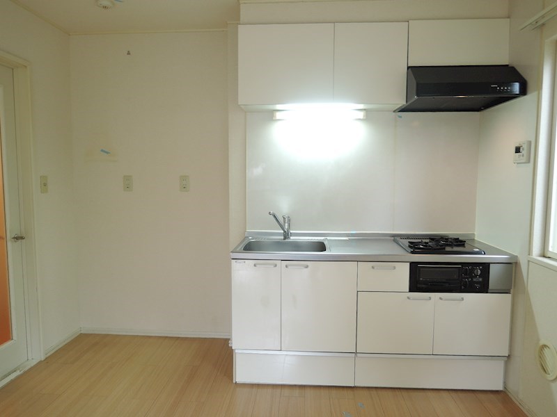 キッチン　＊同タイプの別室参考写真です