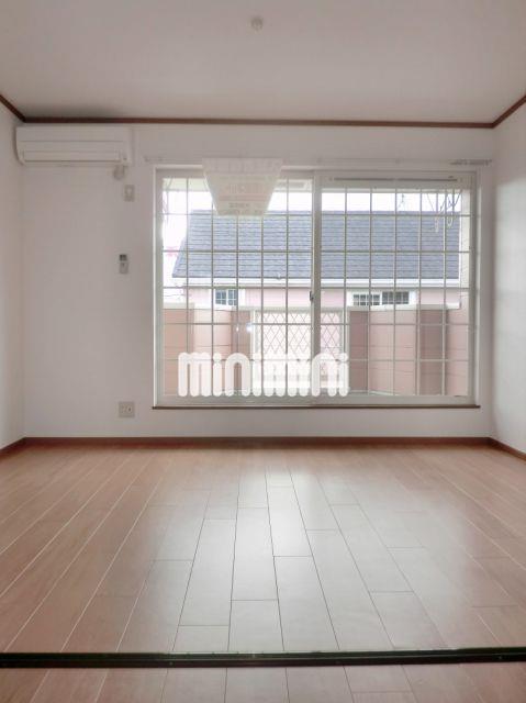 居室・リビング　エアコン付きの居室は快適な空間です。