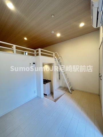 その他部屋・スペース　広くて明るい寝室