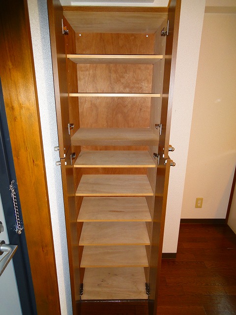 玄関　かなり大きいシューズボックスです！