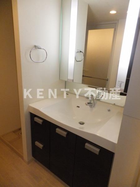 洗面設備　脱衣スペースもあります