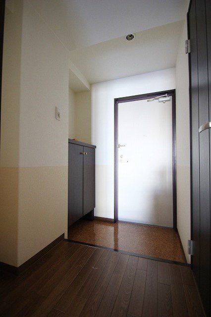 玄関　同物件、別号室のものです。