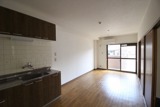 居室・リビング　※他号室の写真です