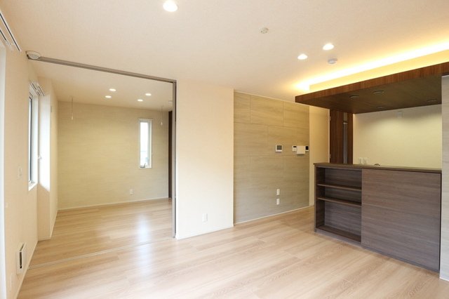 居室・リビング　リビングから洋室