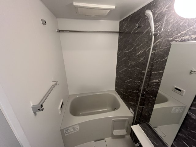 バス・シャワールーム　写真は、他部屋の同間取りです（現況優先）