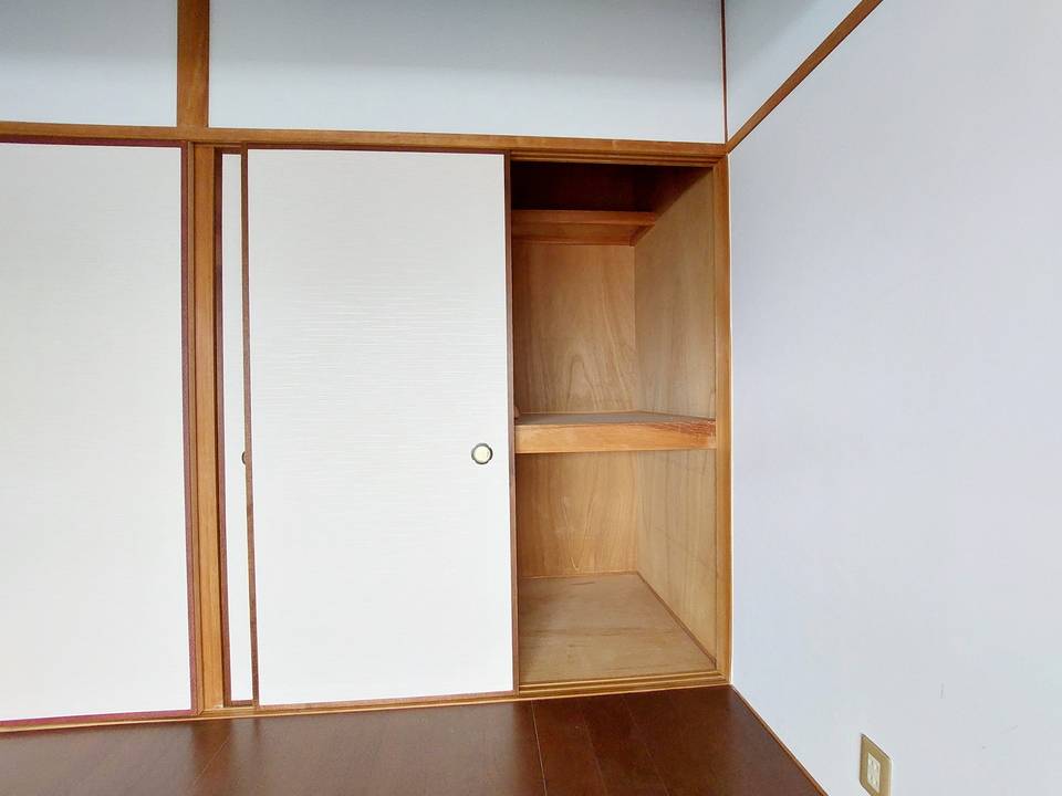 収納　押入れ