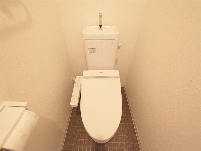 トイレ　温水洗浄暖房便座付トイレ