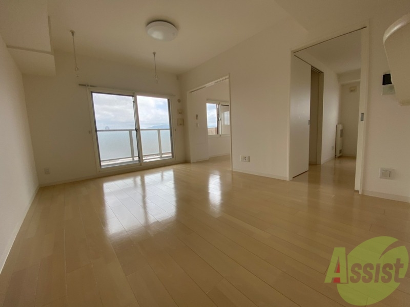 居室・リビング　明るいお部屋は気持ちよく過ごせそうですね。