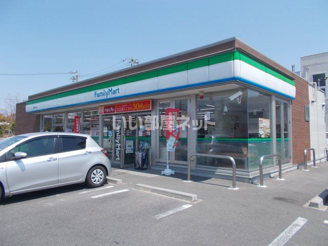 コンビニ　ファミリーマート 名張鴻之台店（コンビニ）まで245m