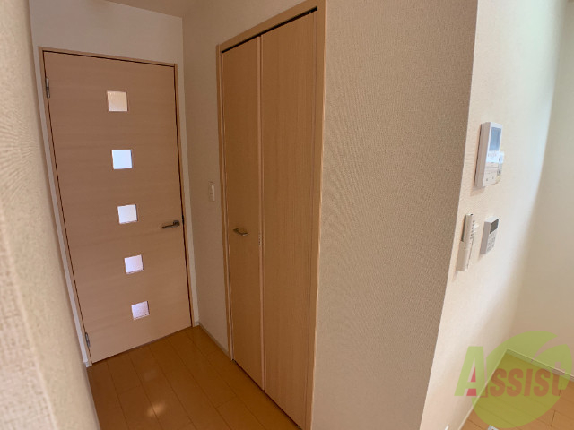 収納　収納はこちら。大きいものも入りそうですね。