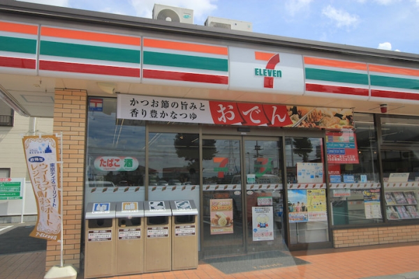 コンビニ　セブンイレブン春日4丁目支店（コンビニ）まで104m