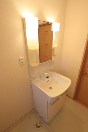 洗面設備　朝の身支度には欠かせない独立洗面化粧台