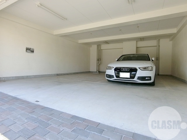 駐車場　敷地内駐車場（屋根あり）