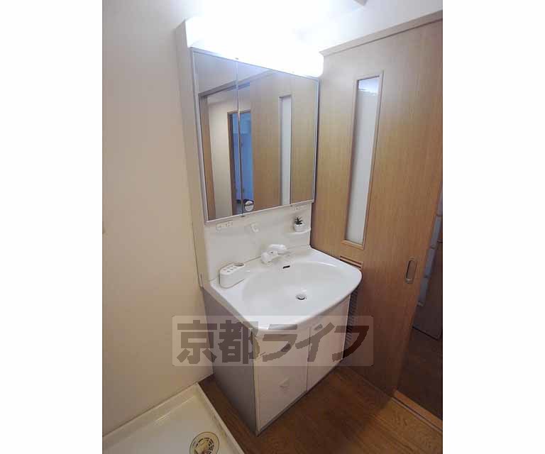 洗面設備　２０５号室の写真です。