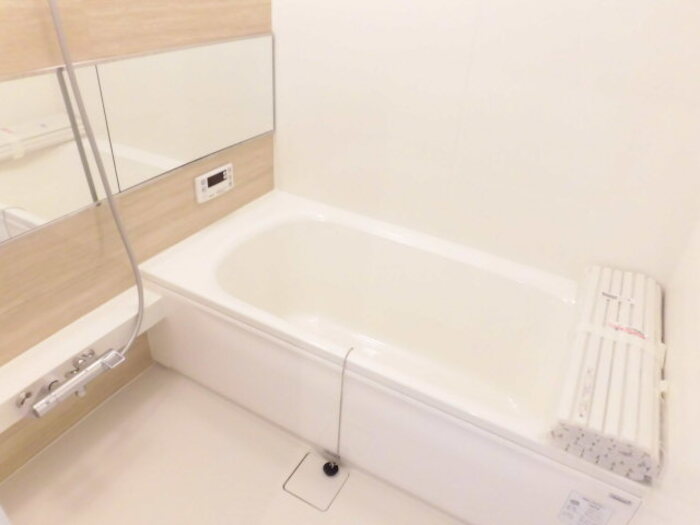 バス・シャワールーム　追い焚き付きの1坪サイズのお風呂です♪