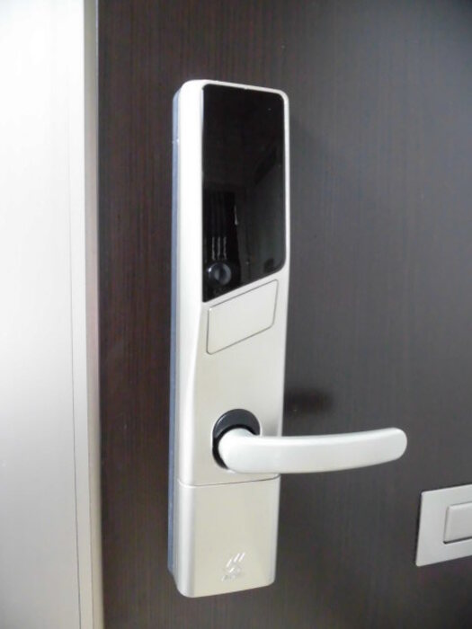 セキュリティ　カードキー・暗証番号で開錠可能です♪