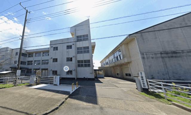 小学校　旭市立嚶鳴小学校（小学校）まで1024m