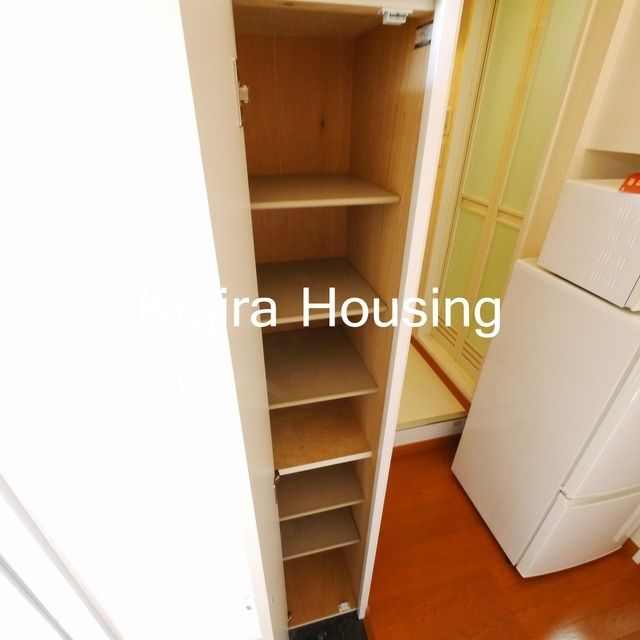 玄関　★下駄箱完備の玄関★