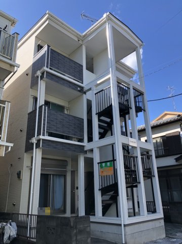 建物外観　落ち着いた色合いの外観です