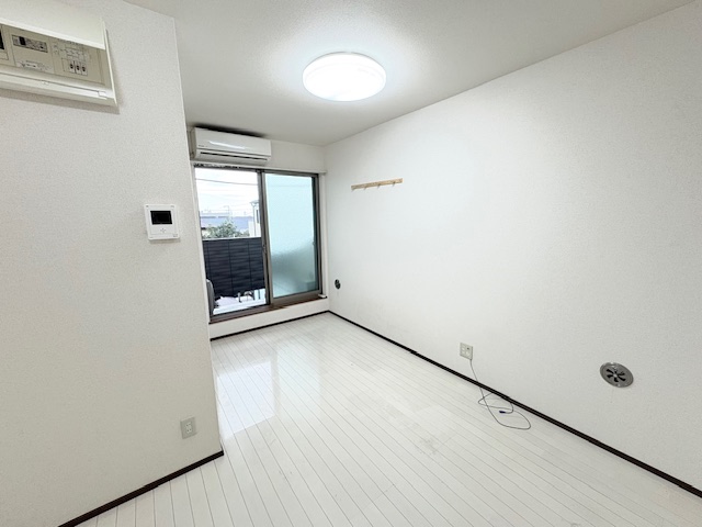 居室・リビング　※別室　参考写真※ 白を基調とした落ち着いた居室です