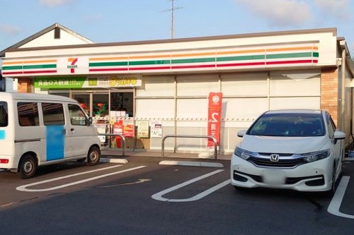 コンビニ　セブン-イレブン 横浜川島町店（コンビニ）まで678m
