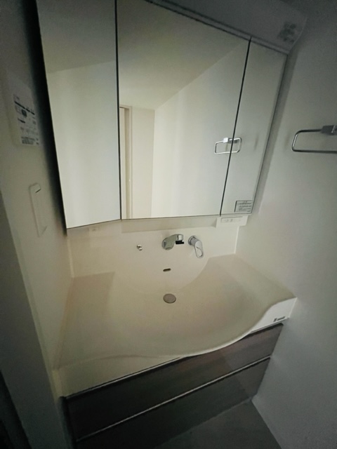 洗面設備　使いやすい独立洗面台です