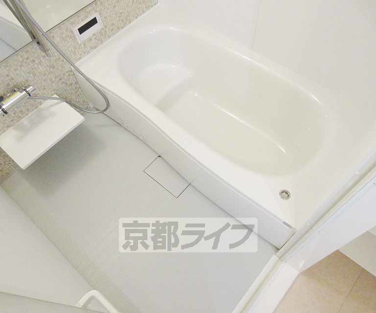 バス・シャワールーム　足も伸ばせますね！