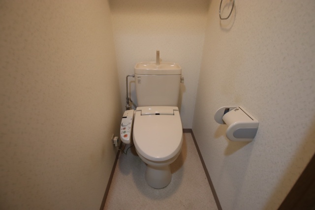 トイレ　※別室の参考写真の為、現況優先です。